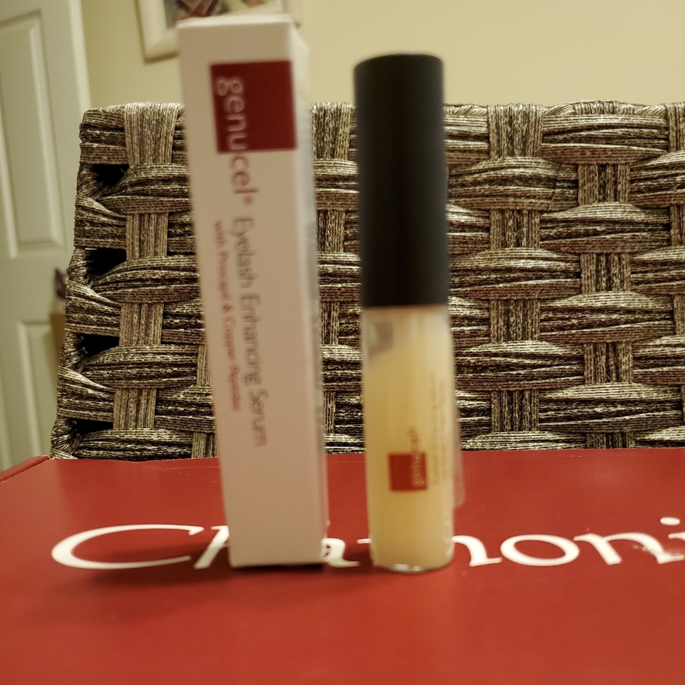 Genucel eyelash enhancing serum